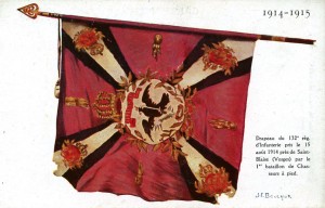 Drapeau du 132e régiment d’infanterie allemande peint par Joseph-Félix Bouchor (1853-1937), auteur des premières œuvres de la guerre entrées au musée de l’Armée, en 1914. Il gagne ensuite la région de Reims avec la première mission du musée de l’Armée