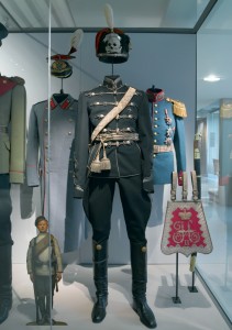 tenue d’officier du 5e régiment de hussards Alexandriiski. © Paris, musée de l’Armée dist. RMN-GP