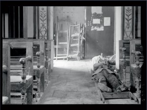 "Cadavres de soldats français entreposés dans l'église de Marbotte", Meuse, début novembre 1915 © ECPAD / Pierre Machard