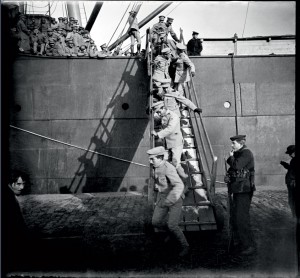 Arrivée de soldats du corps expéditionnaire portugais destinés à combattre en France, Brest, 6 février 1917 © ECPAD / Albert Samama-Chikli