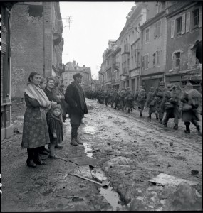 Libération de Cernay par la 4e DMM, Alsace, 2-5 février 1945 © ECPAD / Louis Viguier