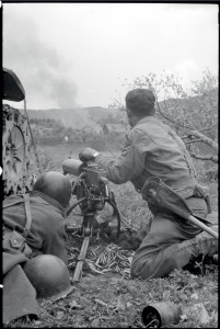 Combats pour la prise de Futzen, dans le Bade-Würtemberg, Allemagne, 26 avril 1945 © ECPAD / Germaine Kanova