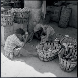 Enfants d'Aïn-Sefra, Algérie, 1960 © ECPAD / Marc Flament