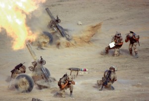 Tir d'une sectoin de mortiers lourds de 120 mm au cours de l'opération "Tempête du désert", Irak, février 1991© ECPAD / Yann le Jamtel