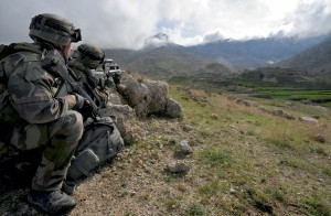 Groupe de combat du 1er régiment d'infanterie (RI) en appui sur les hauteurs du village de Wochakanay, Afghanistan, 7 avril 2009 © ECPAD / Adjudant Arnaud