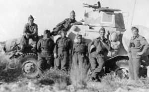 Les spahis sur les hauts de Matmata, Tunisie, en mars 1943 © musée de l’ordre de la Libération / DR