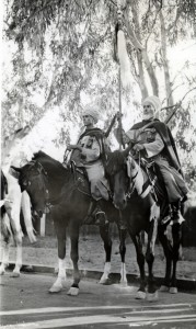 Le maréchal des logis Painault et Brahim Ben Mekki de l’escadron Jourdier à Ismaïlia, Egypte, le 26 aout 1940 © musée de l’ordre de la Libération / DR