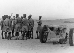 Tirailleurs du 1er RAC à Bir-Hakeim © musée de l’ordre de la Libération / DR