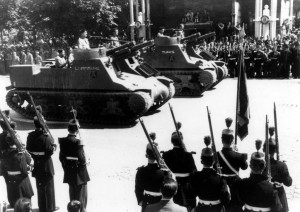  Batterie du 1/3 RAC lors du défilé de la victoire sur les Champs-Elysées, le 18 juin 1945 © musée de l’ordre de la Libération / DR