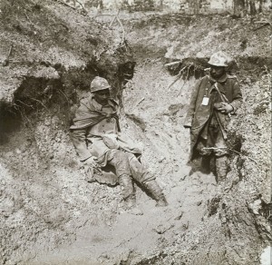 Verdun épisode 16-1 : Soldats blessés avec leur fiche d'identification, Anonyme - © Musée de l'Armée