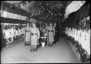 Verdun épisode 21-3 : Verdun, la Chapelle ardente des 8 soldats inconnus - Agence Rol \ © Bnf