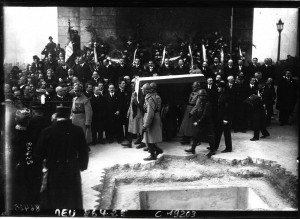 Verdun épisode 24-3 : Le corps du soldat inconnu enseveli sous l'arc de Triomphe, Agence Meurise - © BnF