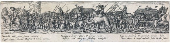 Gravure sur papier de Théodore de Bry (1561-1623) intitulée Procession réalisée vers 1580-1600 d’après Hans Sebald Beham (1500-1550). De nombreux animaux ont longtemps été intégrés aux troupes en campagne. Une troupe de combattants, vêtus à la mode du XVIe siècle, se déplace avec armes et bagages et plusieurs animaux font partie du cortège : pour le transport, des chevaux de guerre et des chevaux de bât ; pour la guerre, la chasse, la garde et la compagnie, deux chiens, dont l’un porte un collier hérissé de piques. Pour l’exotisme et comme prise de guerre, le dromadaire qui rappelle que les prisonniers sont des orientaux de type ottoman ; pour la nourriture, quatre poules, deux coqs, une oie et un sanglier ; enfin, pour l’allégorie la mort ailée ferme le cortège, montée sur un vieux cheval.